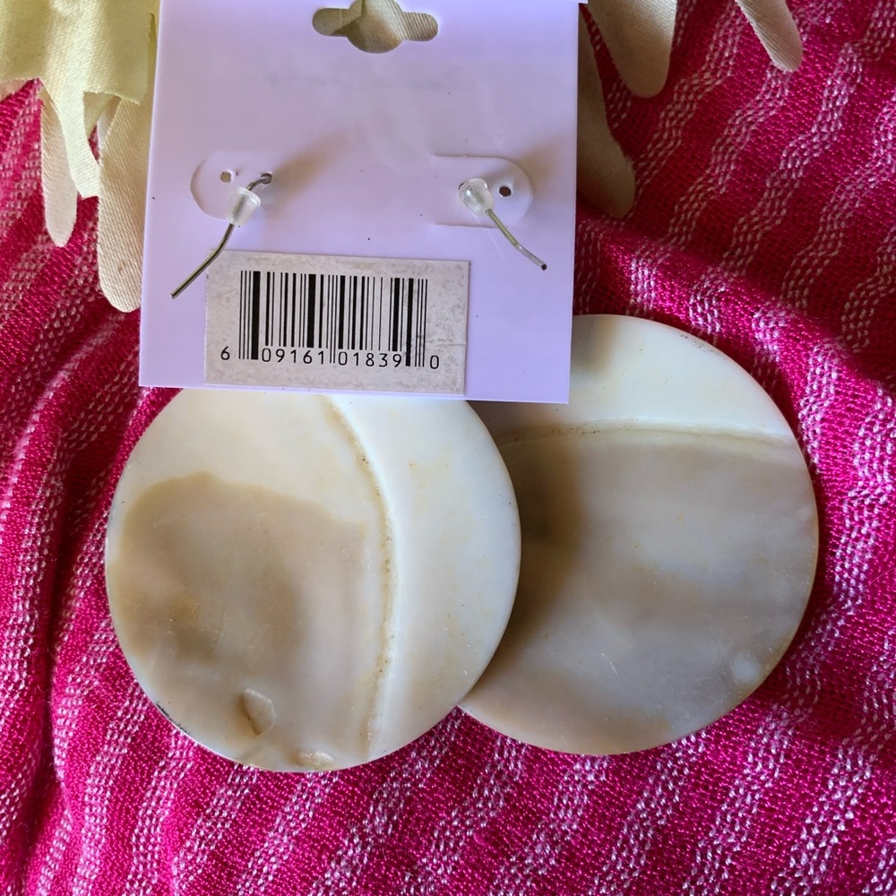 Circles Shell Earrings - Picture 2 of 2